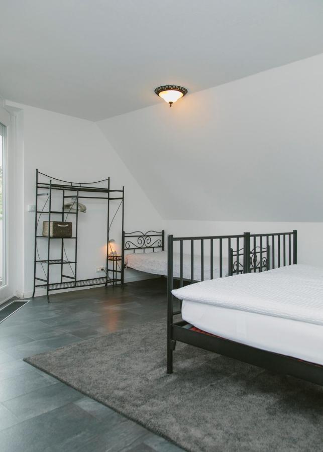 Gaestehaus Vigliarolo Gewerblich Jedes Zimmer Eigenes Bad Gemeinschaftskueche เอล์มสฮอร์น ภายนอก รูปภาพ