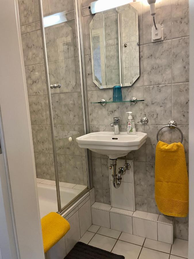 Gaestehaus Vigliarolo Gewerblich Jedes Zimmer Eigenes Bad Gemeinschaftskueche เอล์มสฮอร์น ภายนอก รูปภาพ
