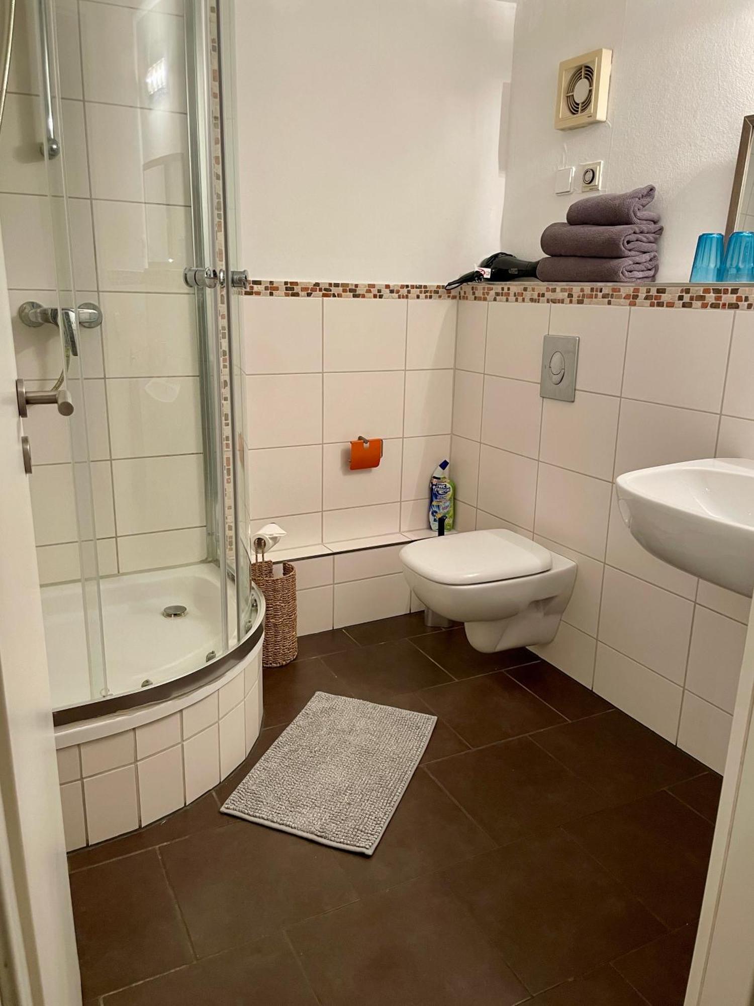 Gaestehaus Vigliarolo Gewerblich Jedes Zimmer Eigenes Bad Gemeinschaftskueche เอล์มสฮอร์น ภายนอก รูปภาพ